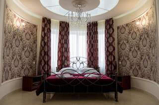 Отель Отельно-Ресторанный Комплекс Эрмитаж Новомосковск Люкс с кроватью размера «king-size» и балконом-11